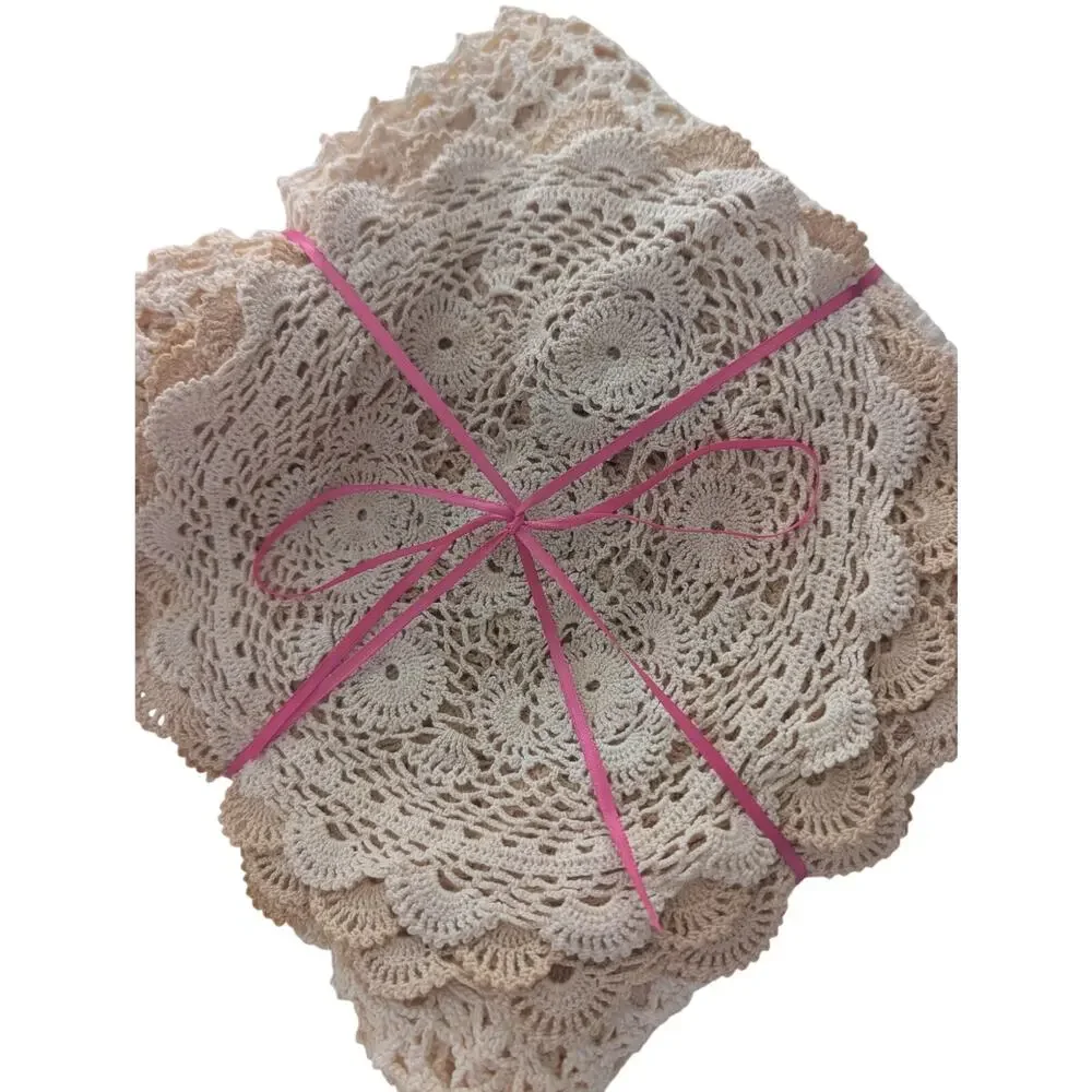 VINTAGE CREAM COTTON GEOMETRIC CROCHETED SMALL TABLECLOTH, W/ BONUS: 6 DOILIES!